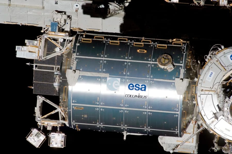 Fig. 2: Vista del módulo Columbus de la Estación Espacial Internacional. Imagen de la STS-127. Créditos: NASA.
