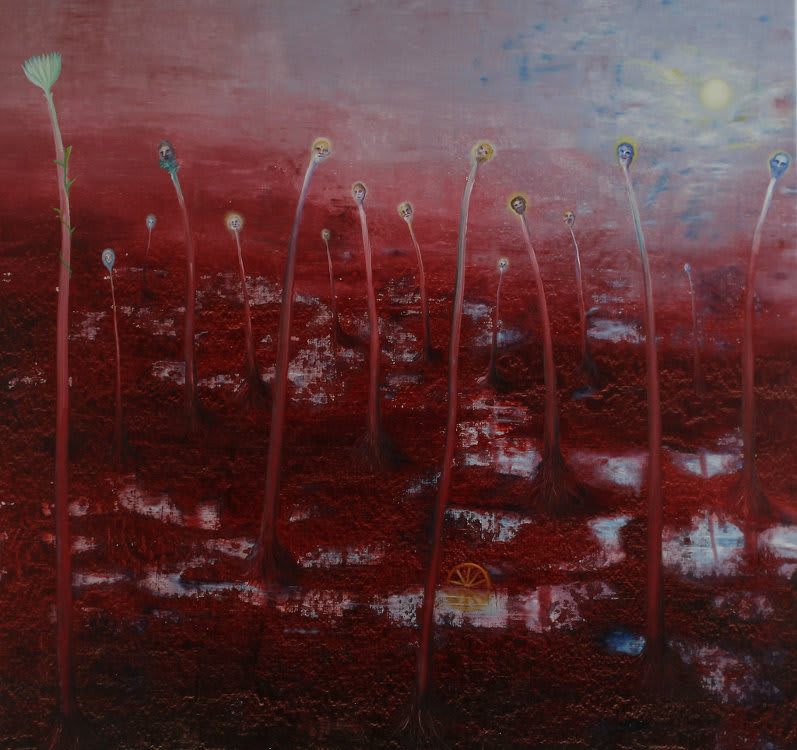 Una obra surrealista de José de León que presenta un paisaje onírico con tallos rojos y cabezas de formas humanas emergiendo de un fondo texturizado, evocando una conexión entre la vida y el inconsciente colectivo.