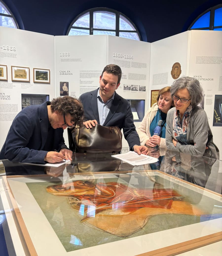 Alberto J. Schuhmacher - Liset M de la Prida y Pablo Jarillo