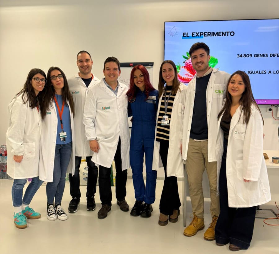 Alberto J. Schuhmacher y Sara García Alonso la astronauta