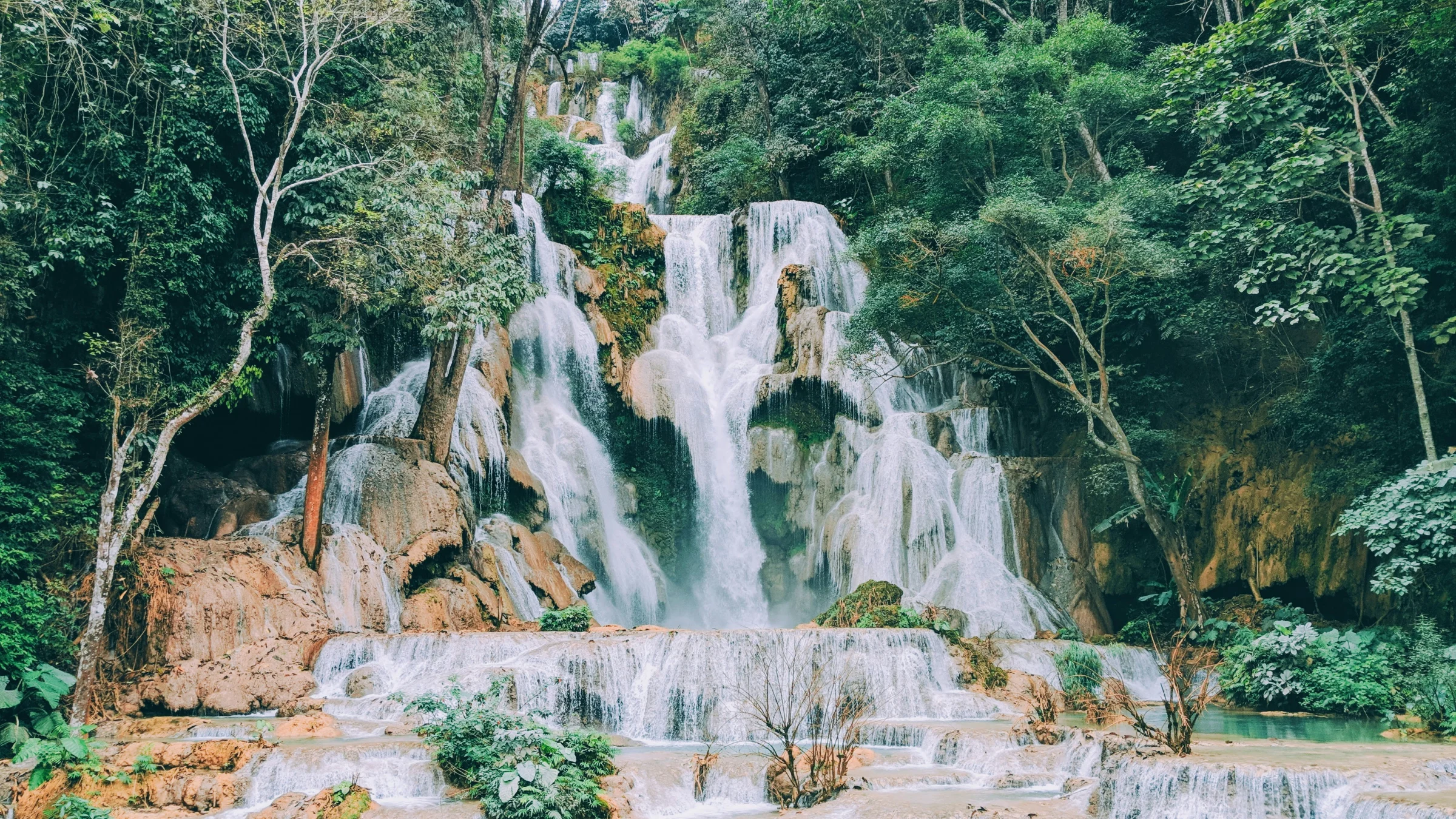 Turquoise waterval van Kuang Si bij Luang Prabang, Laos