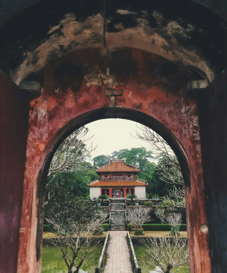 De majestueuze tombe van Minh Mang in Hue, Vietnam