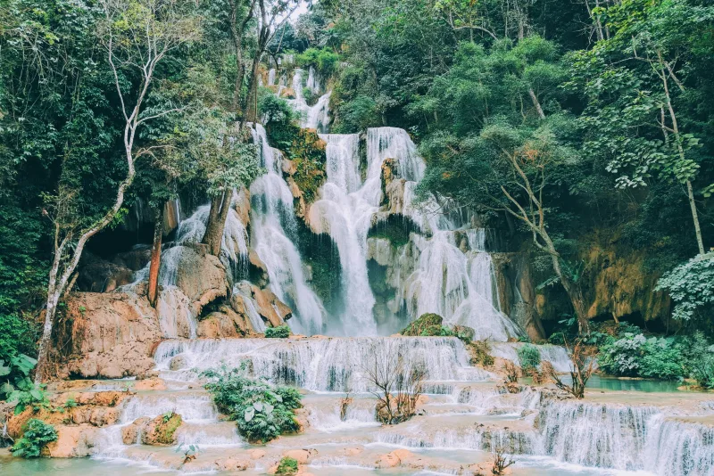 Turquoise waterval van Kuang Si bij Luang Prabang, Laos