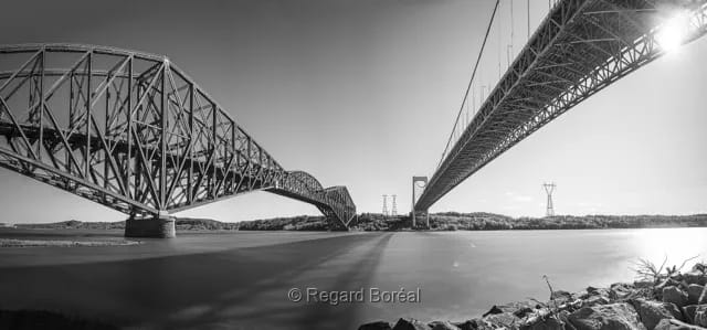 Pont. Noir & Blanc. Fleuve. Patrimoine. Voitures. Architecture - Regard Boréal
