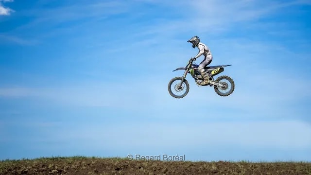 Motocross. Compétition. Athlète. Course. Saut - Regard Boréal