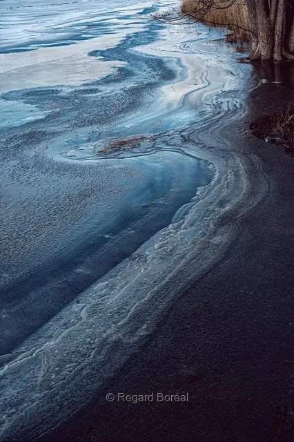 Fleuve. Texture. Eau. Glace. Hiver au Québec - Regard Boréal