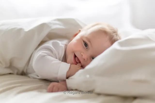Bébé. Sourire. Heureux. Bonheur. Sommeil - Louis-Paul St-Onge - Regard Boréal