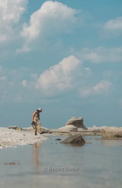 Paysage du Québec. Femme. Photographe. Plage. Inspiration. Ile Mingan. Été au Québec - Johany Sergerie - Regard Boréal