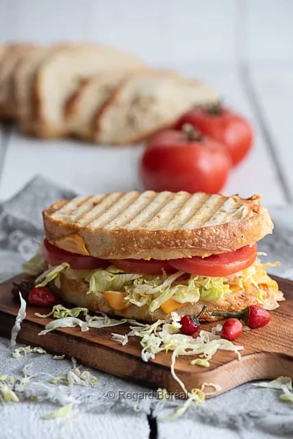 Lunch.Sandwich. Tomates. Salade. Brunch. Repas. Diner. Alimentation. Culinaire. Nourriture - Regard Boréal