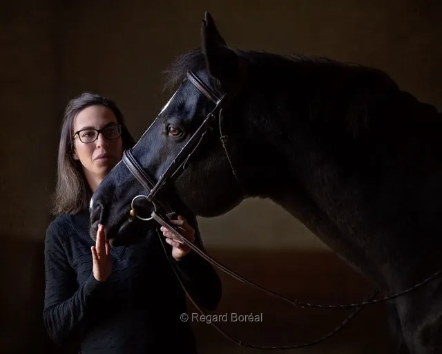 Cheval. Cavalière. Équitation. Animal. Élevage. Équestre. Hongre. Sport - Regard Boréal