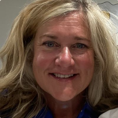 Photo of Lisa MacMain