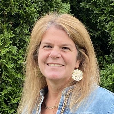 Photo of Lori VanHarmelen