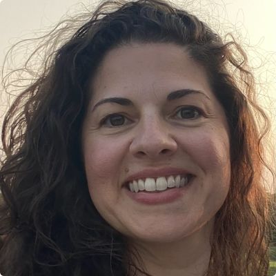 Photo of Lauren Deaven