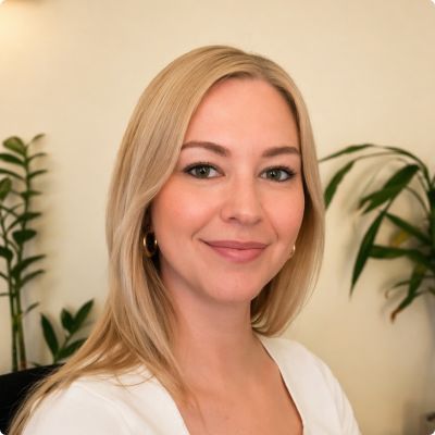 Photo of Laura Sullivan