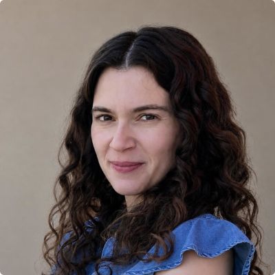 Photo of Molly Alexander