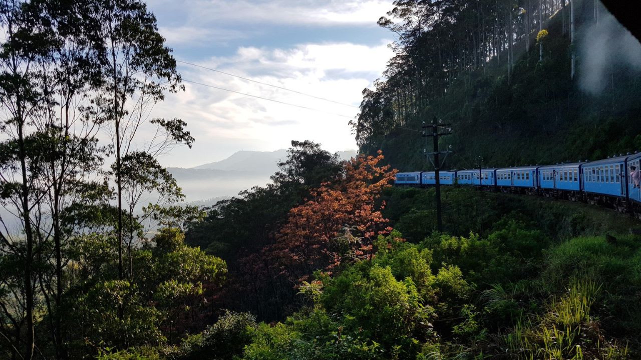 credit-pixabay train in srilanka credit-pixabay train in srilanka