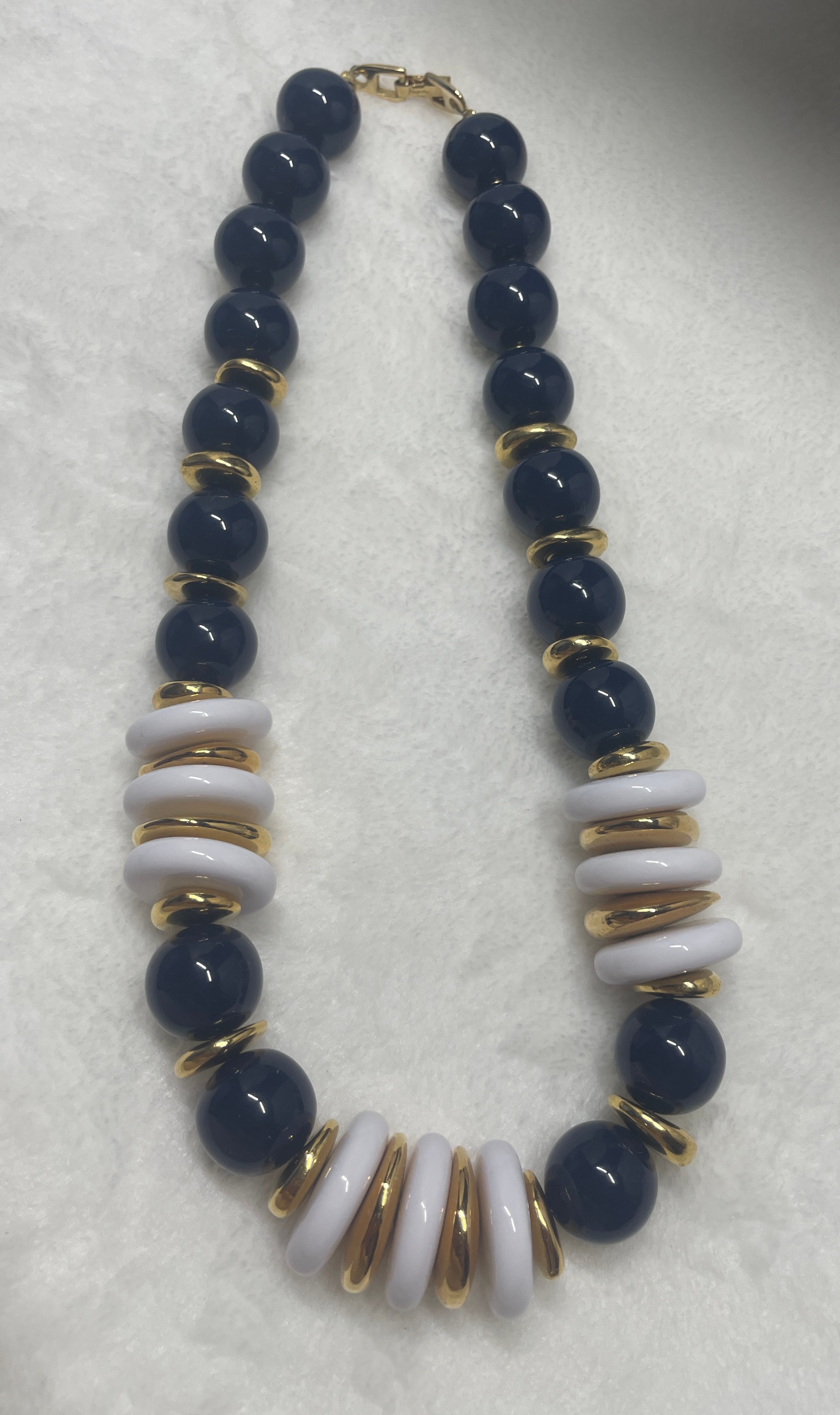 Vintage Napier Signed Chunky Choker Necklace, 1980s Navy Blue & White Lucite Disc Beads with Polished Gold-Tone Accents, Nautical Retro Statement Collar picture 3