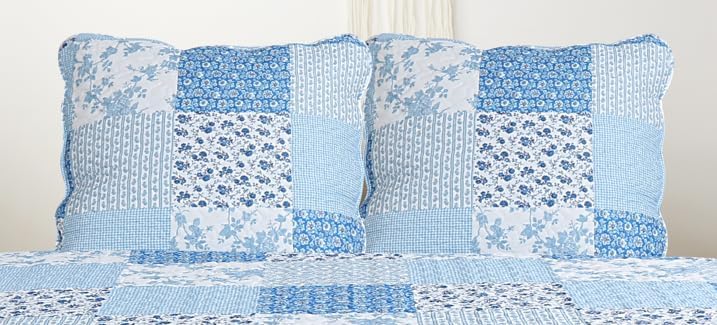 Vue 2 de Autrefois Boutis Patchwork Bleu