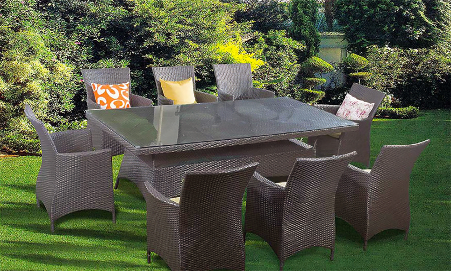Table de jardin Royal Victoria – Ensemble repas en résine tressée - Mobilier artisanal Ebène Madagascar