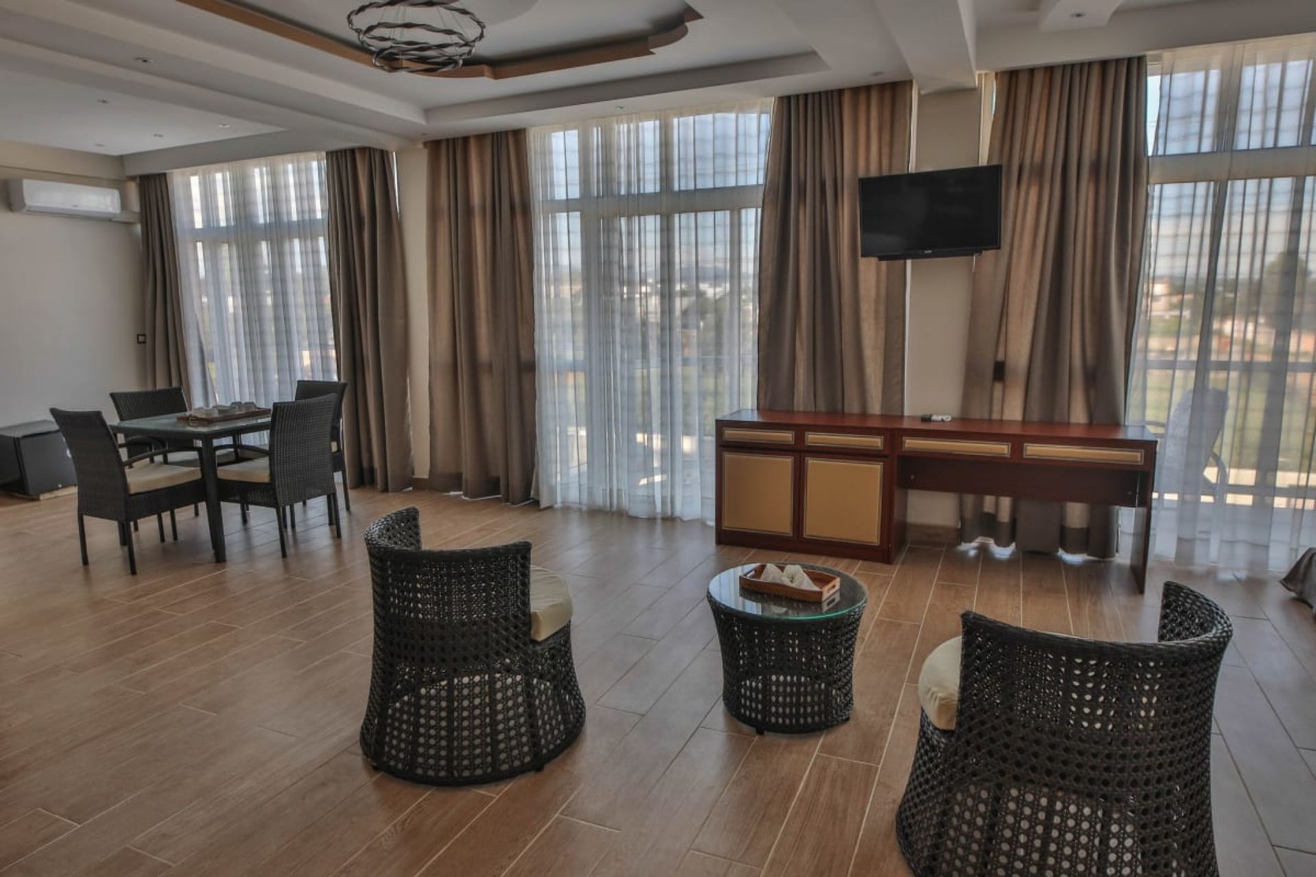 Menabe'L Hotel - Image 5