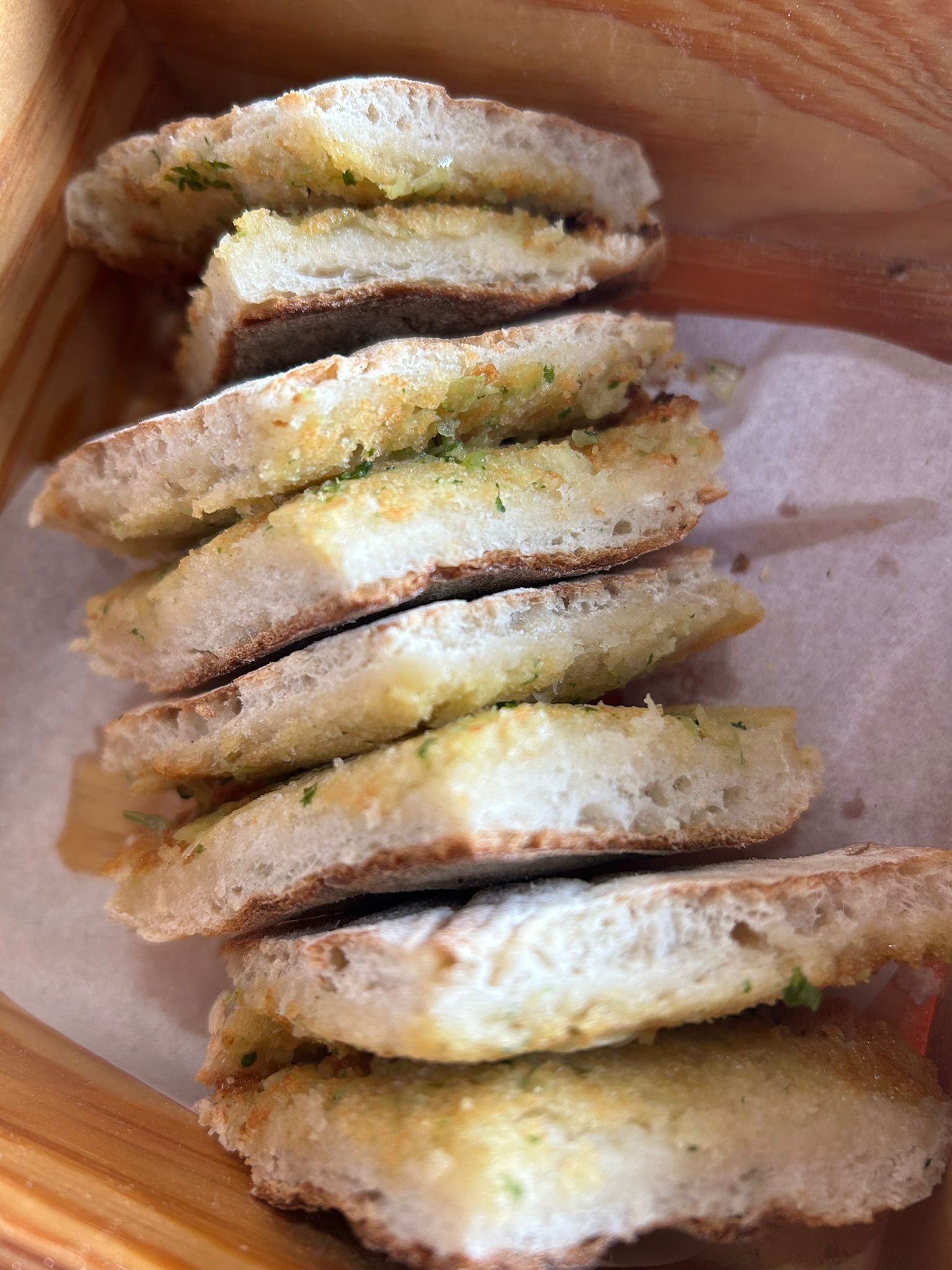 'Bolo de Caco' Pão Regional com Manteiga de Alho