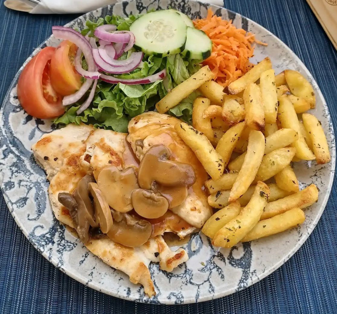 Peito de Frango Grelhado com Molho de Cogumelos