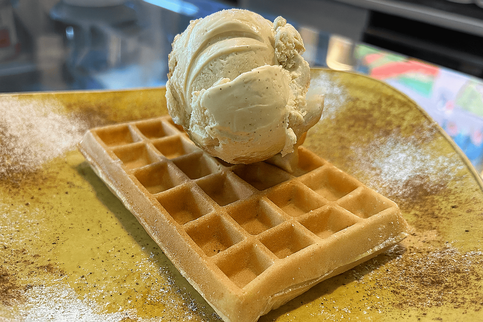 Waffle com Bola de Gelado a Escolha