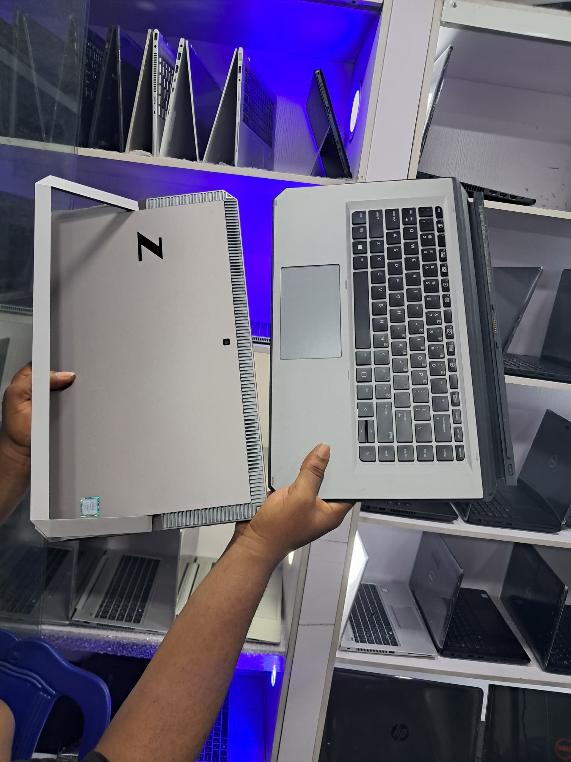 Hp zbook x2 g4 corei7 (Detachable touch screen )