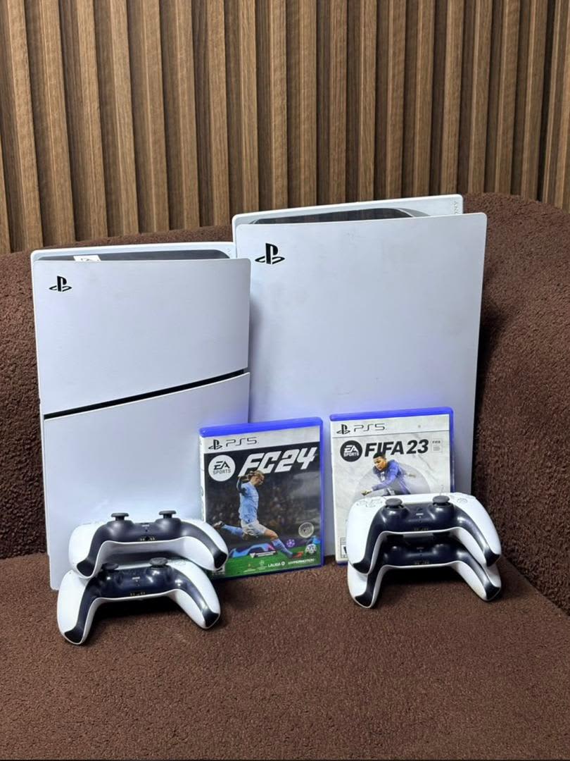PS5 Slim with 2 Pads and 2 Games