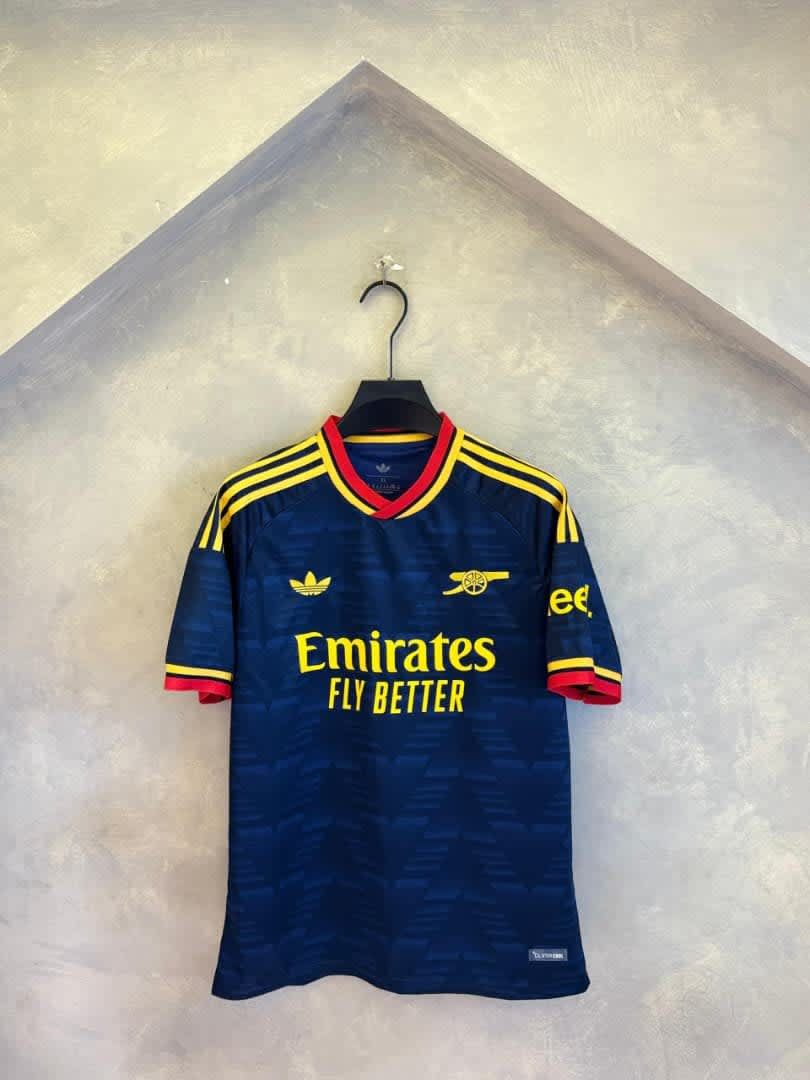 Jersey: ARSENAL AWAY.