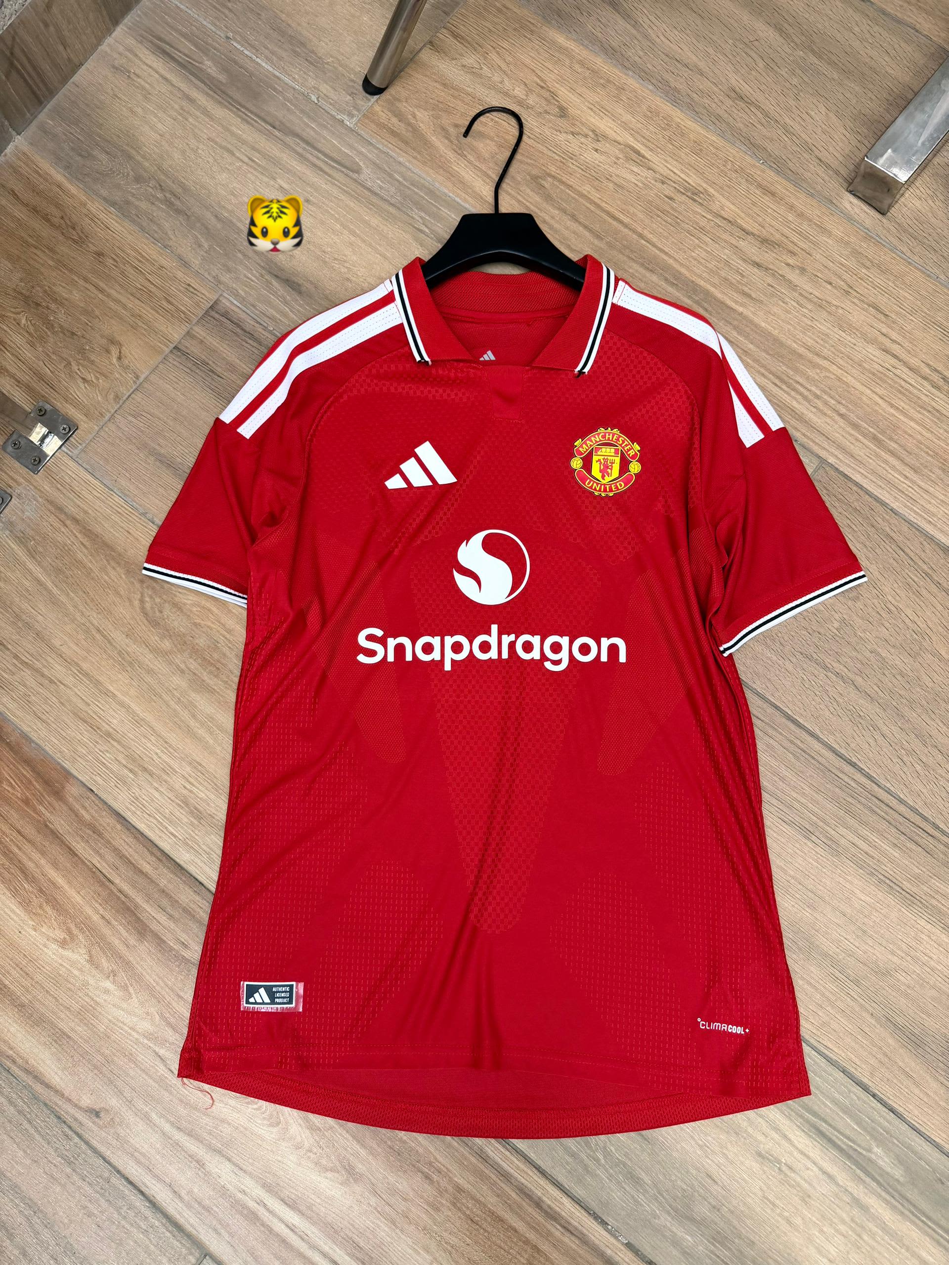Jersey: MANCHESTER UNITED HOME.