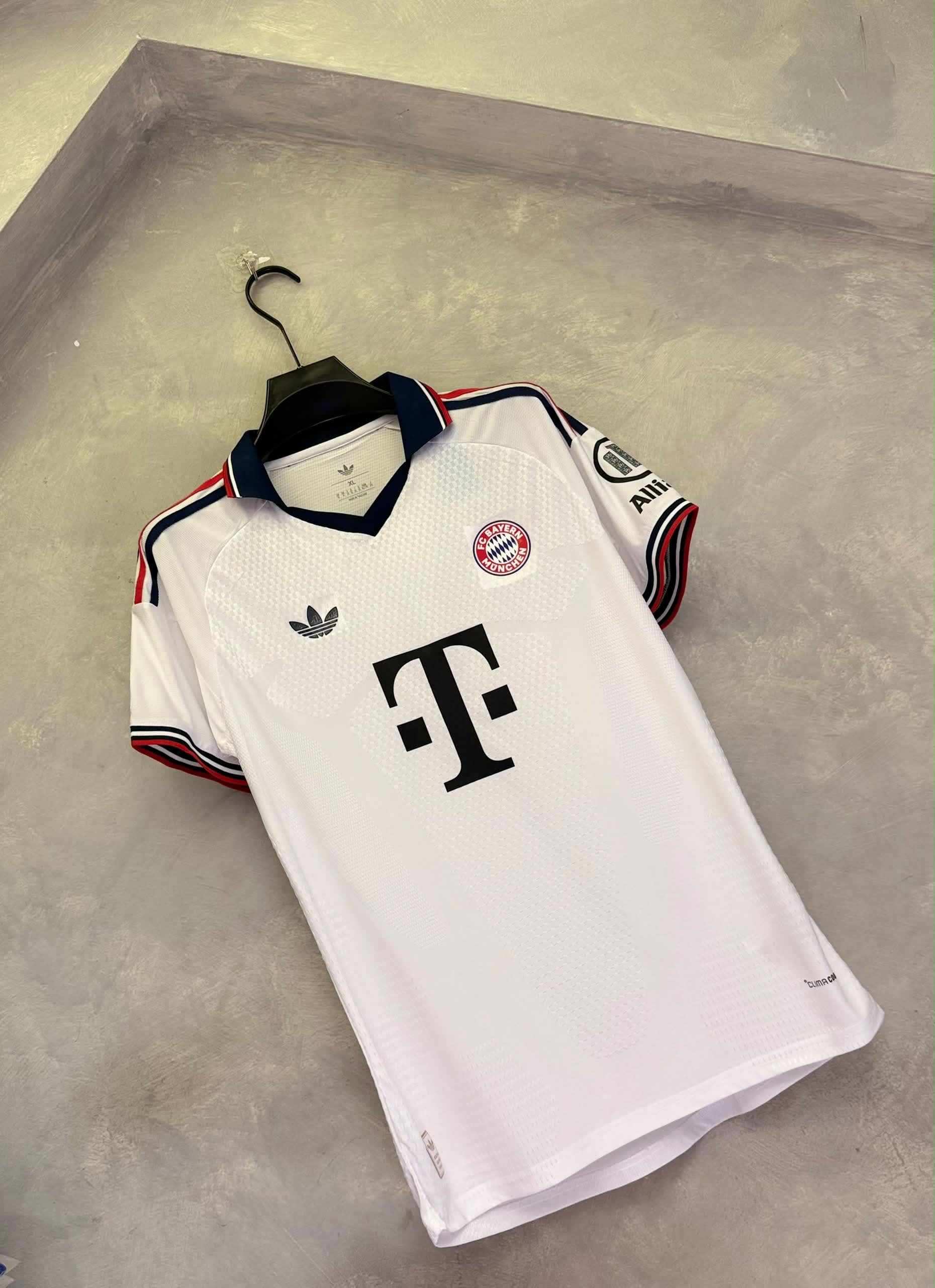 JERSEY: BAYERN MUNICH AWAY.