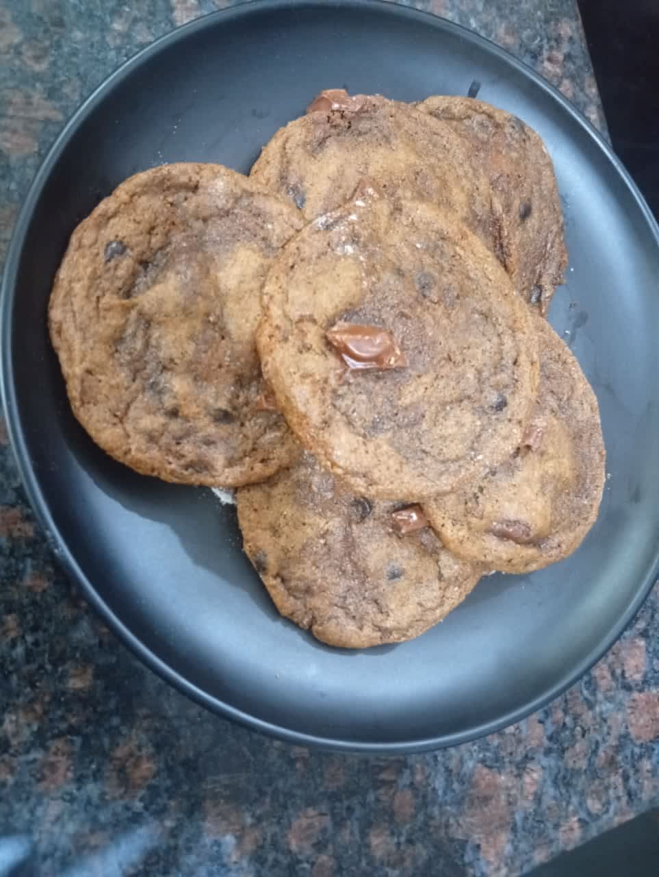 Thin chocolate chips cookie 