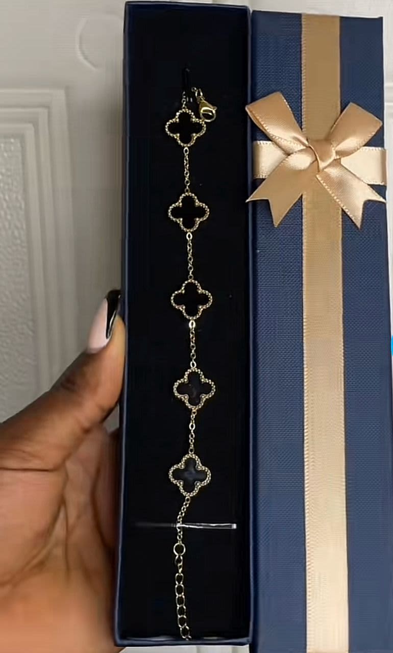 VCA bracelet 