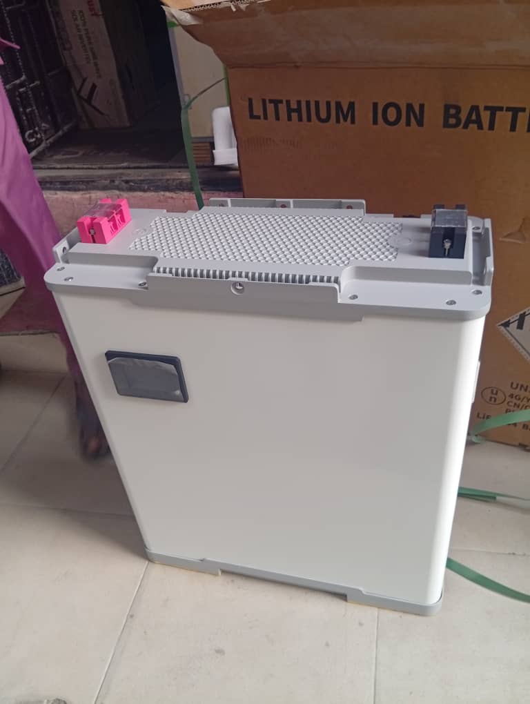 7.5kwh 24v/300ah Stackable Blue Carbon lithium battery 