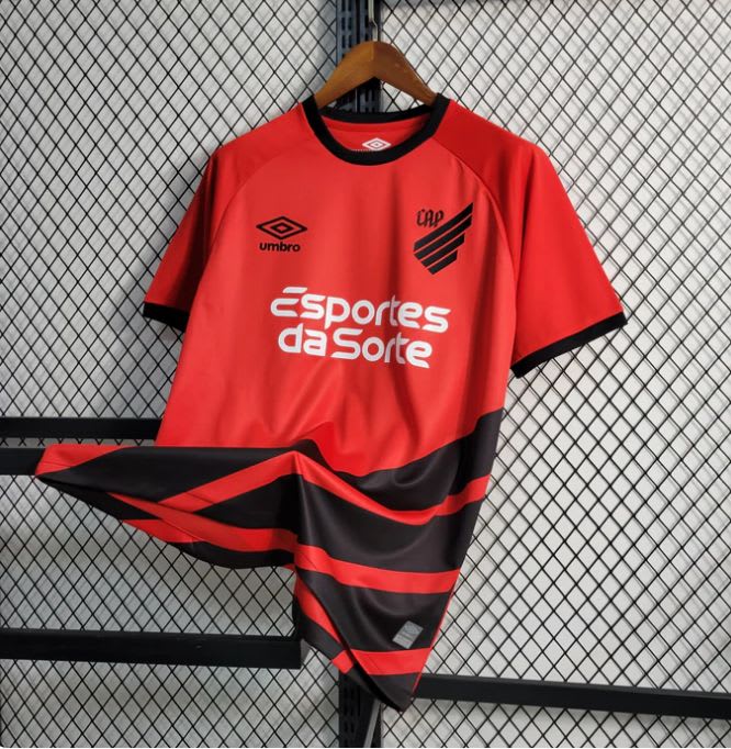 Camisa Athletico Paranaense vermelha com faixas pretas, foto 1