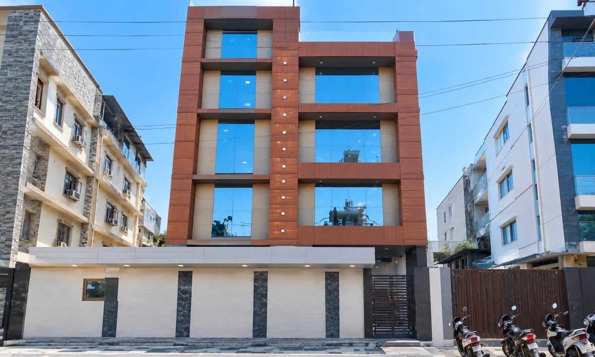 450 Sq. Mtr. Industrial Building for Sale in Sector 63, Noida
