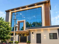 Industrial Building with Green Belt in Hosiery Complex 1