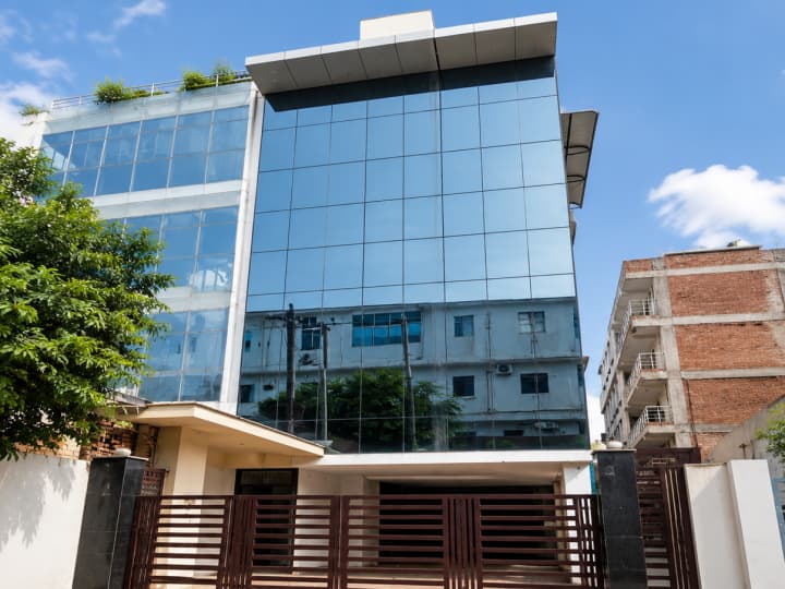 Premium 800 Sq. Mtr. Industrial Building in Sector 11, Noida
