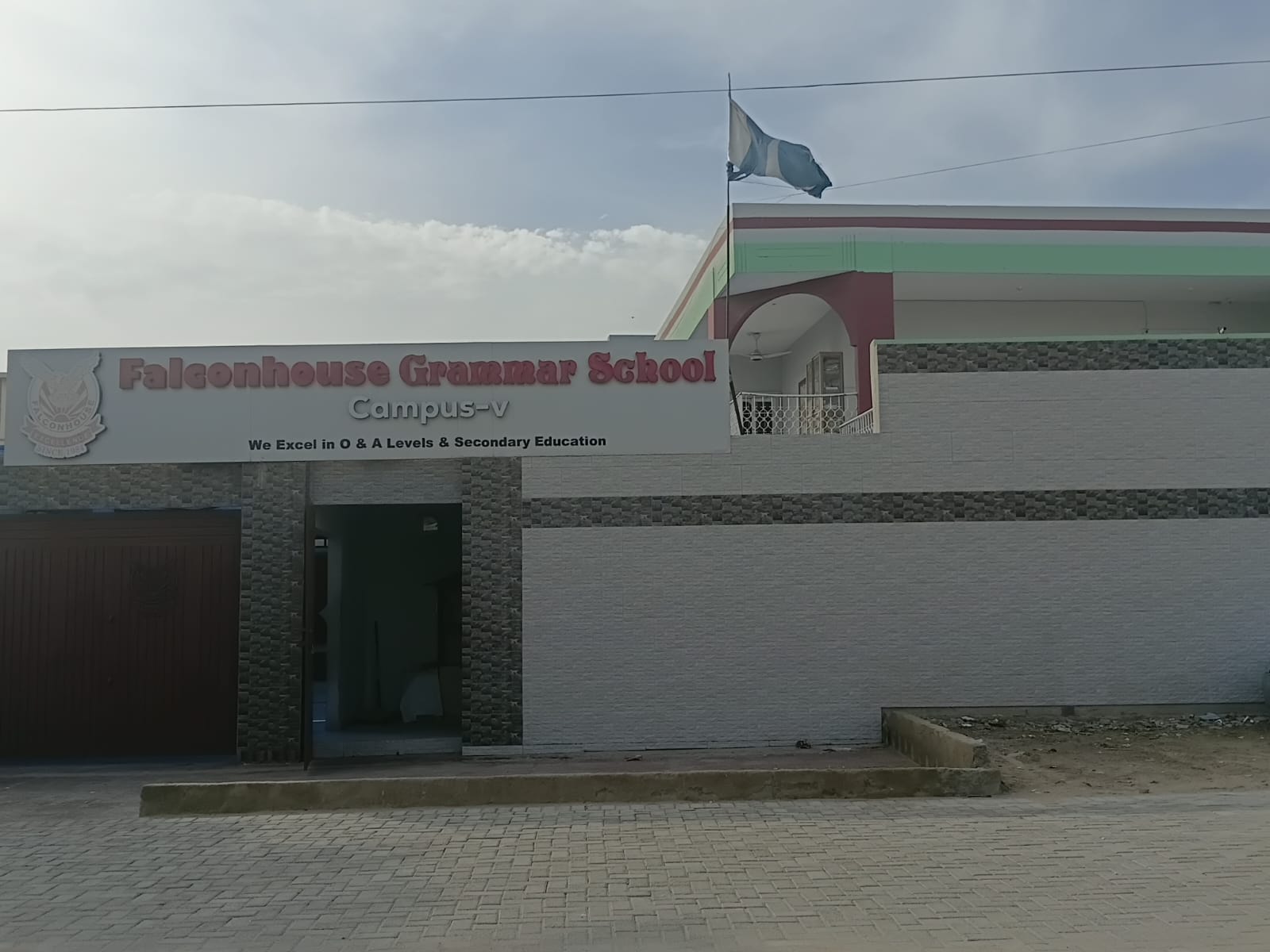 Falcon House Grammar School Campus 5