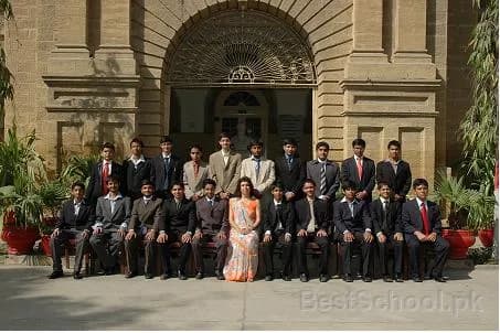 Bai Virbaiji Soparivala Parsi High School campus photo 2