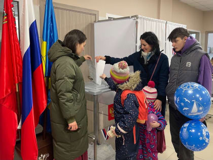 Истринские общественники со своими семьями активно голосуют на выборах президента РФ