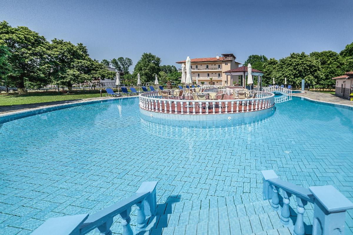 Sintrivanis Beach Studios & Apts