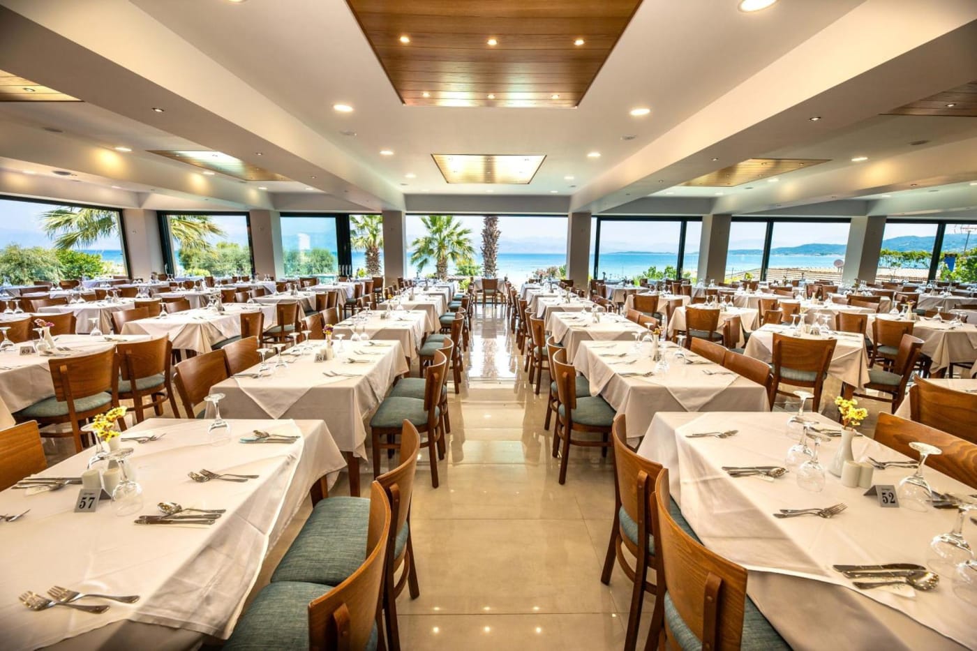 Robolla Beach Aparthotel