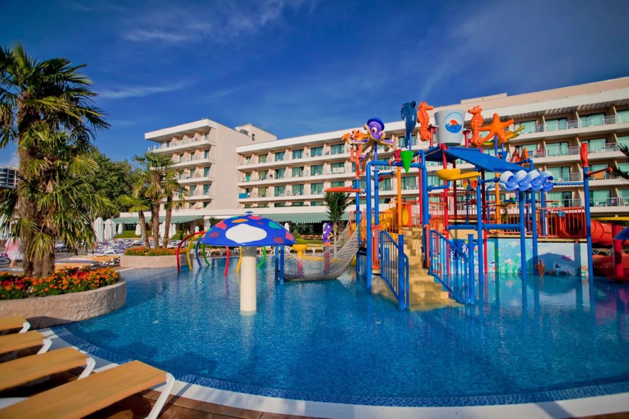 Dit Evrika Beach Club