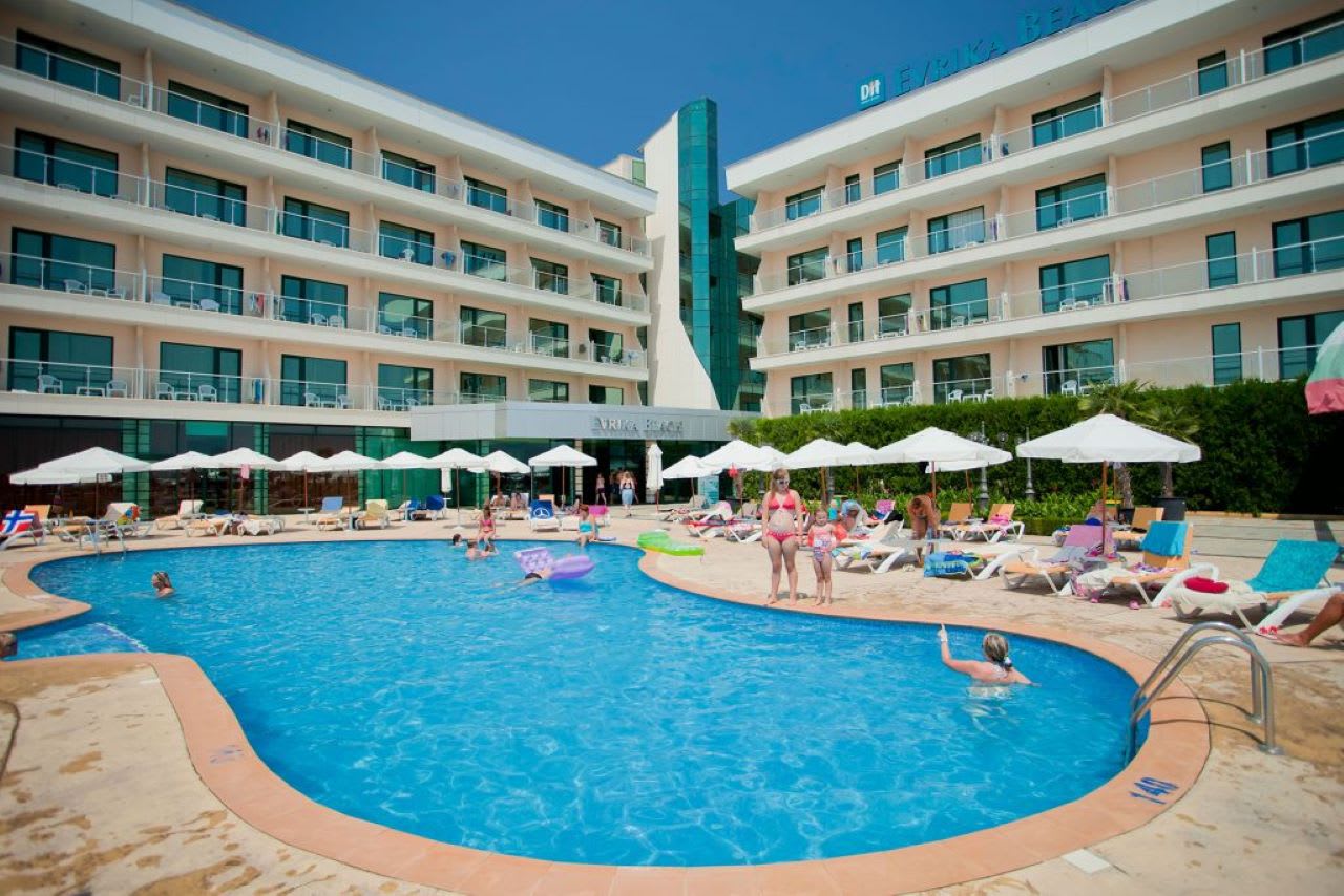 Dit Evrika Beach Club