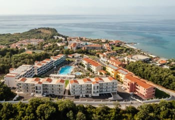 Robolla Beach Aparthotel