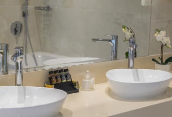 Фото TWIN ROOM INLAND/SEA VIEW