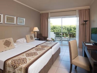 Фото Superior Garden / Pool View Room 