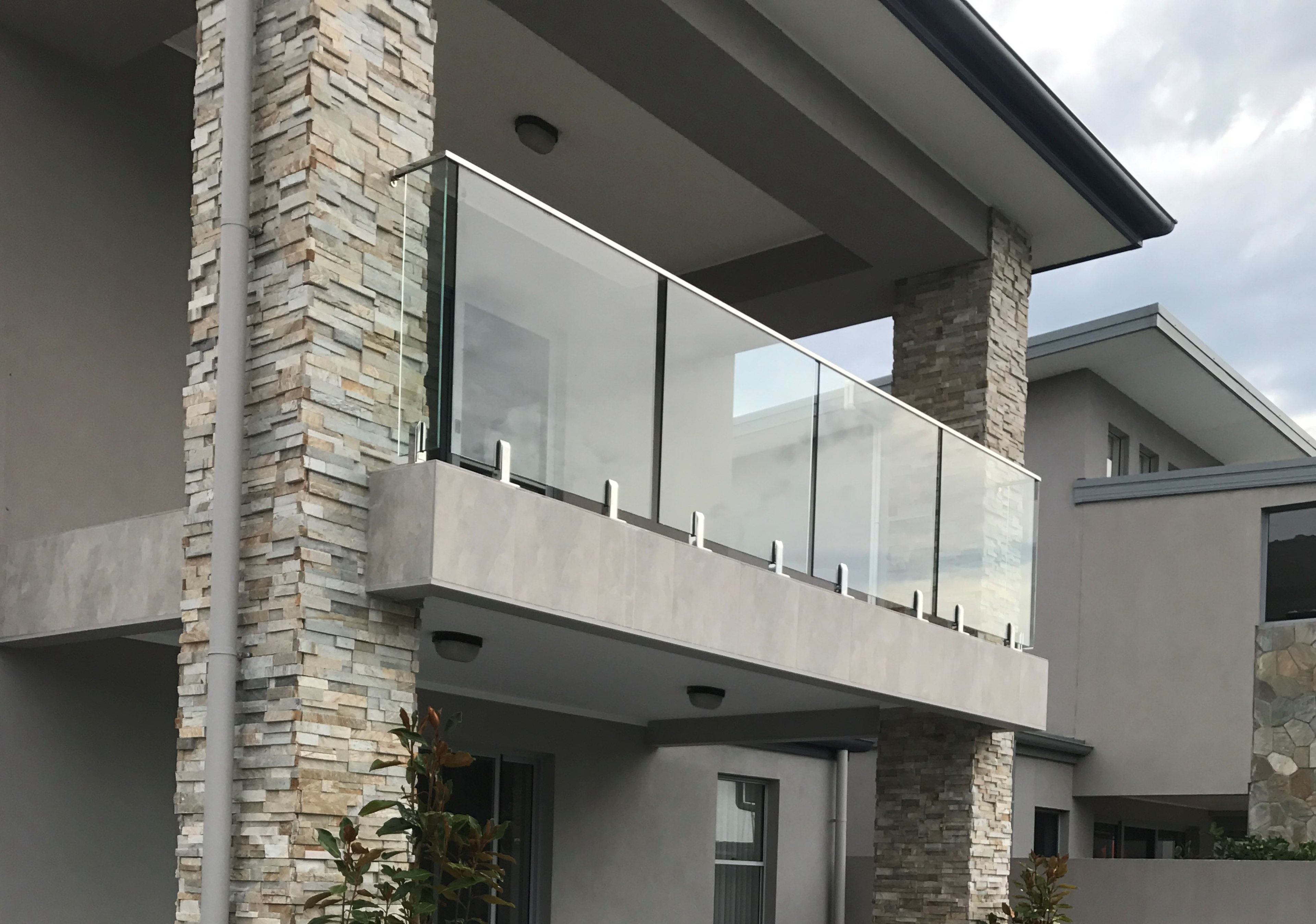 Balustrade - Frameless Spigots 2